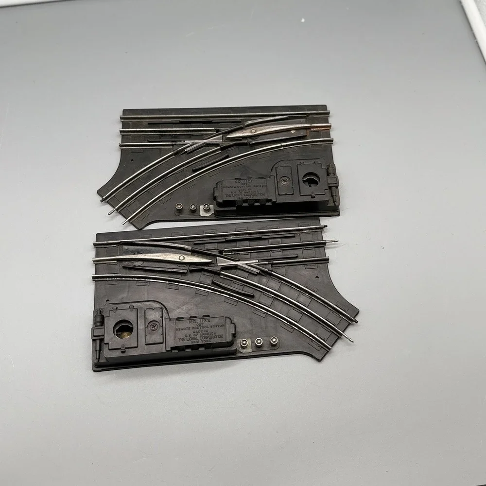 Pair of Lionel 1022(E) O/O-27 Gauge Manual Control Switches – Left & Right